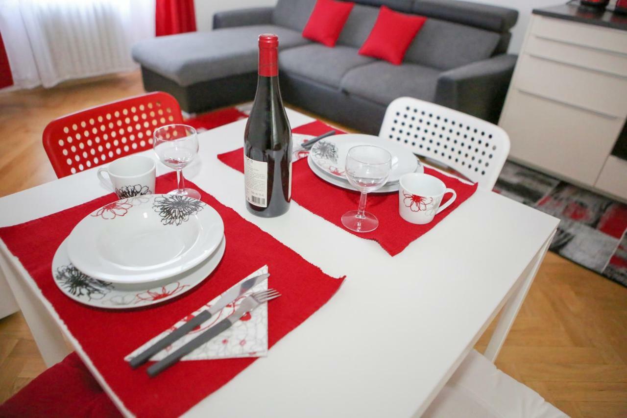 Stylish Apartment A Few Steps From Metro Прага Экстерьер фото