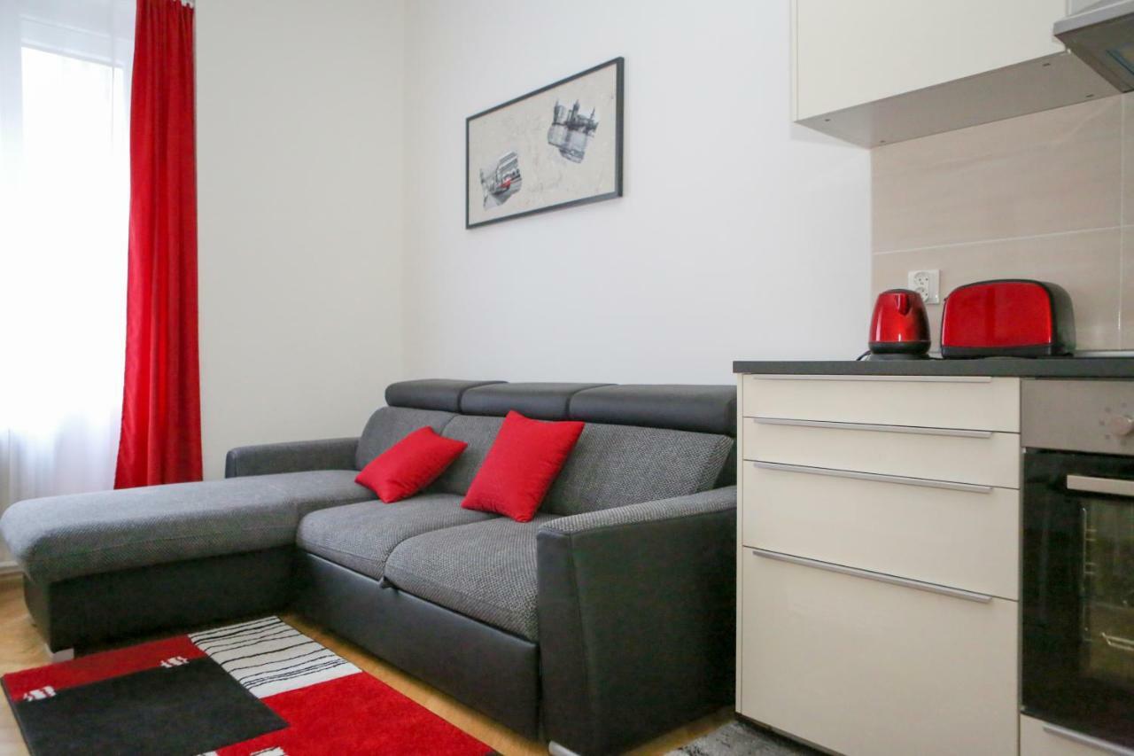 Stylish Apartment A Few Steps From Metro Прага Экстерьер фото